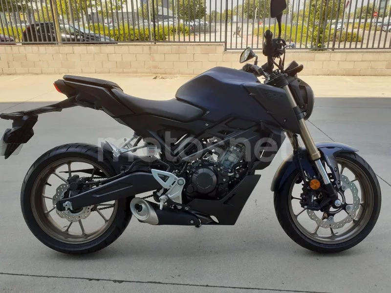 Honda CB125R - Vista 6