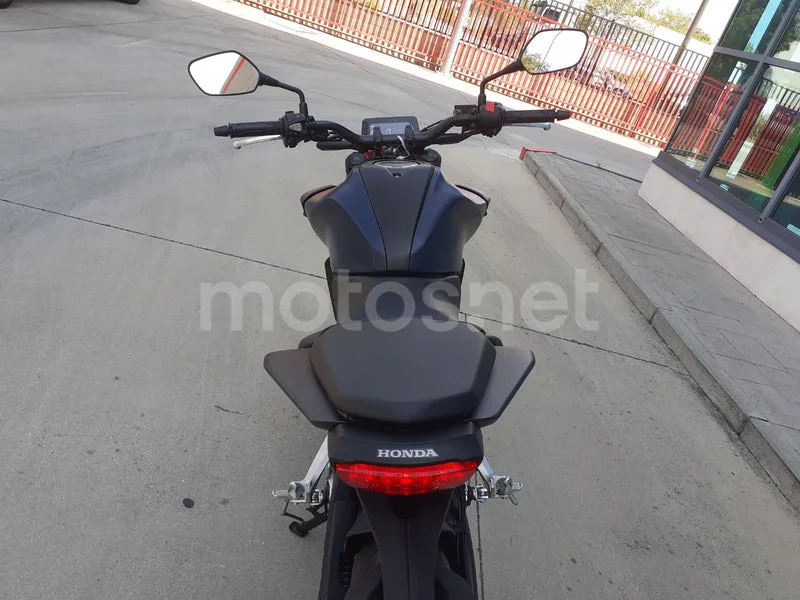 Honda CB125R - Vista 8