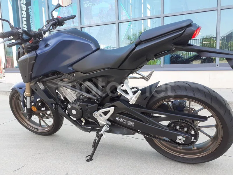 Honda CB125R - Vista 9