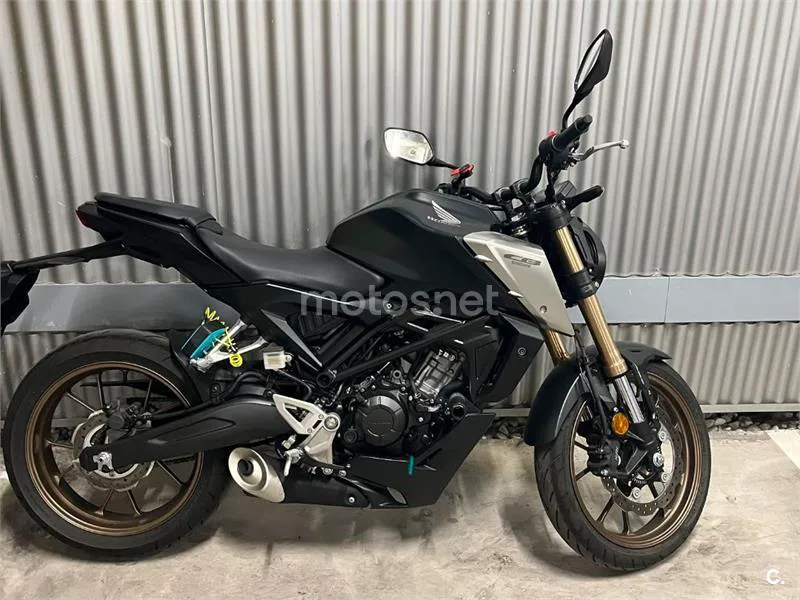Honda CB125R - Vista 4
