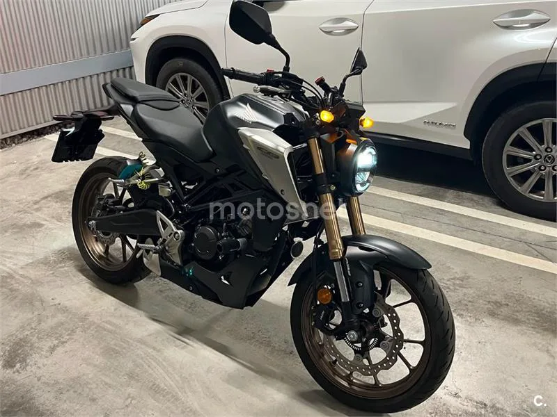 Honda CB125R - Vista 9