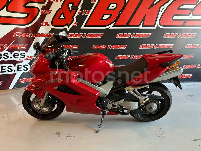 Honda VFR800F 2750 € 2004 Madrid - 1