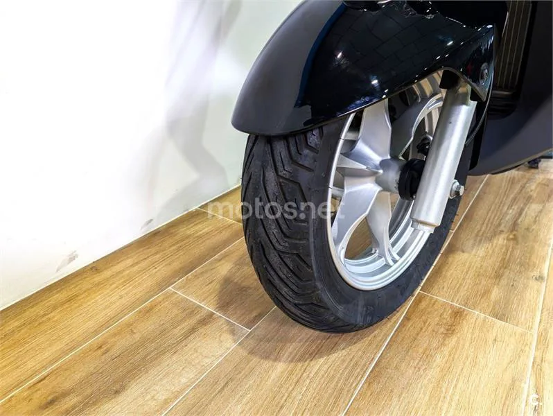 Suzuki Burgman 125 - Vista 6