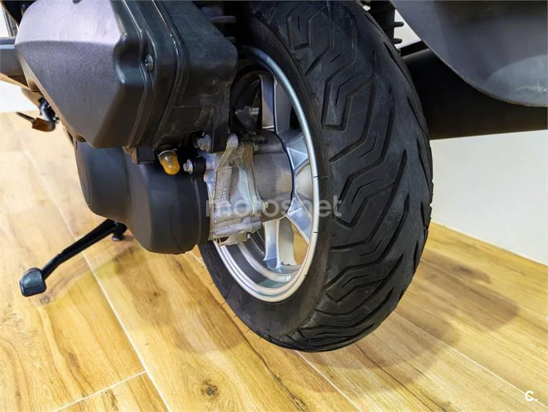 Suzuki Burgman 125 - Vista 10