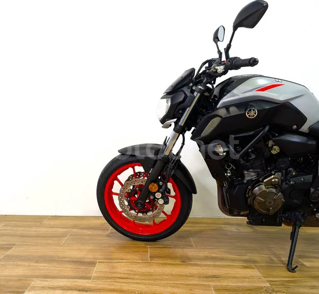 Yamaha MT-07 - Vista 8