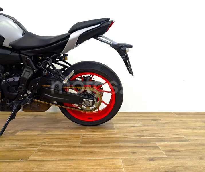 Yamaha MT-07 - Vista 9
