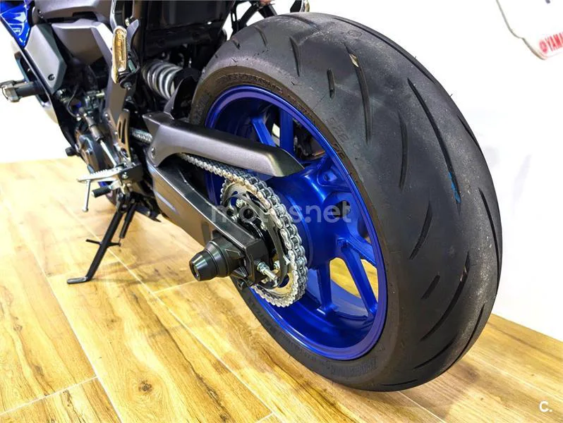 Yamaha YZF-R7 - Vista 10