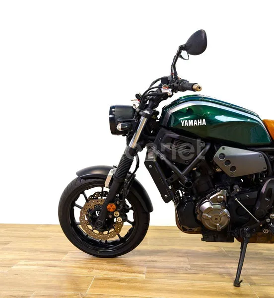 Yamaha XSR700 - Vista 8