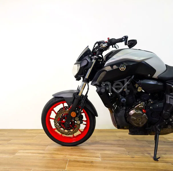 Yamaha MT-07 - Vista 8