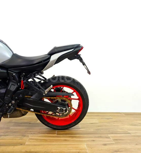 Yamaha MT-07 - Vista 9