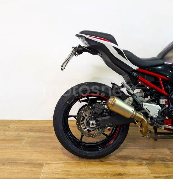 Kawasaki Z900 - Vista 3