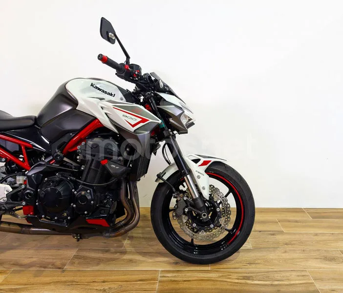 Kawasaki Z900 - Vista 4