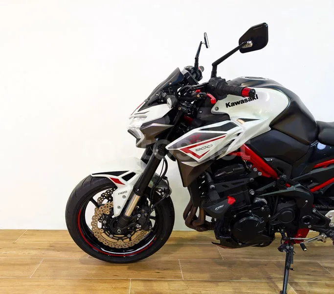 Kawasaki Z900 - Vista 8