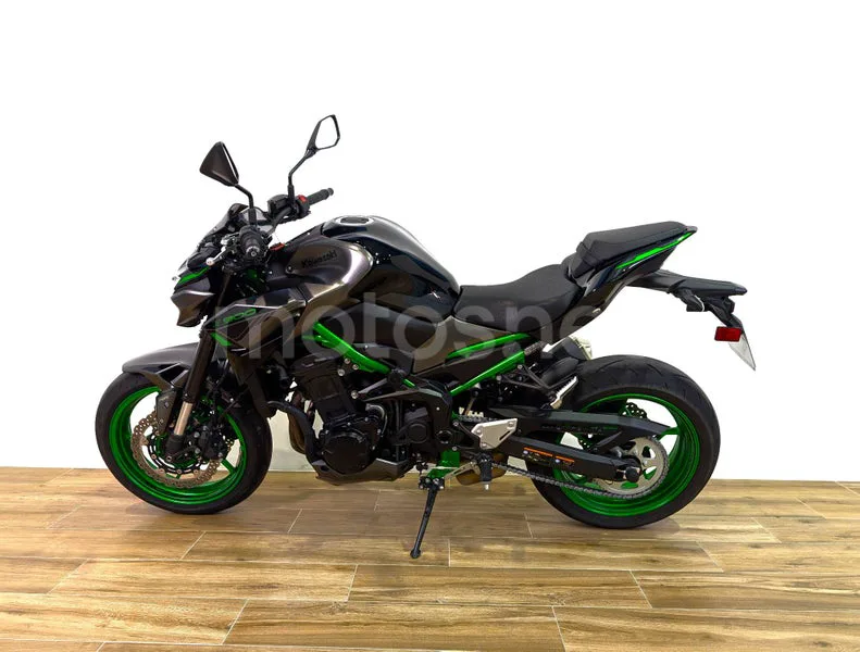 Kawasaki Z900 - Vista 5