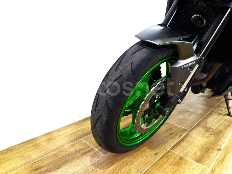 Kawasaki Z900 - Vista 6