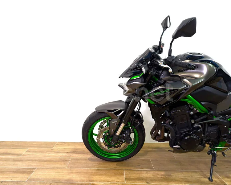 Kawasaki Z900 - Vista 10