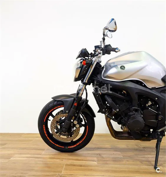 Yamaha FZ6 S2 - Vista 8