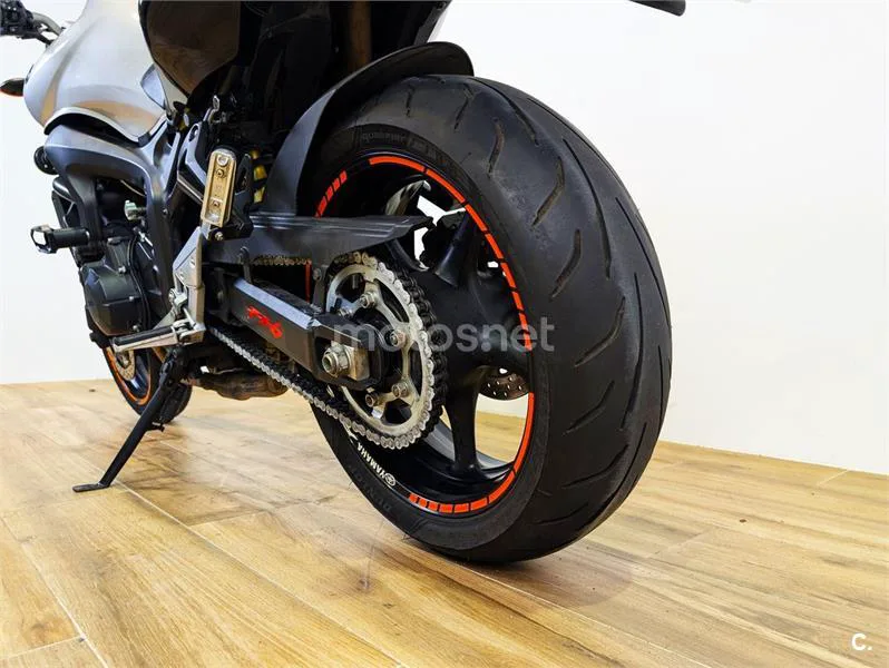 Yamaha FZ6 S2 - Vista 10
