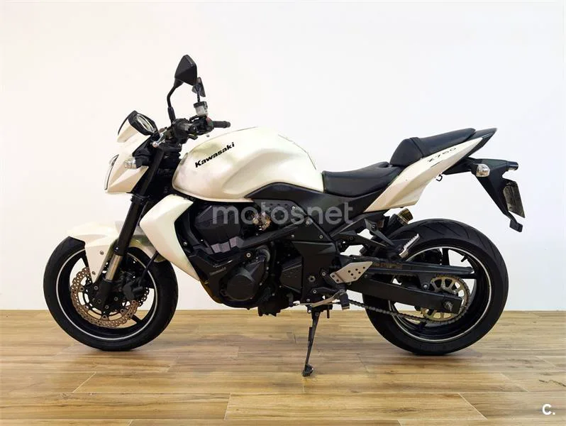 Kawasaki Z750 - Vista 5