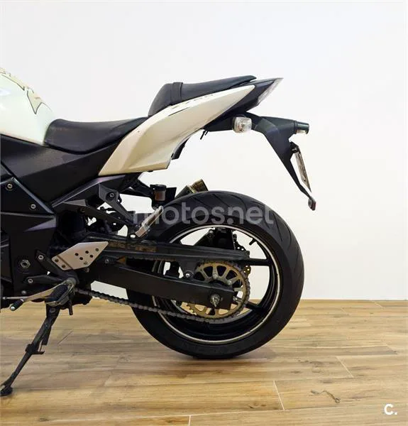 Kawasaki Z750 - Vista 9