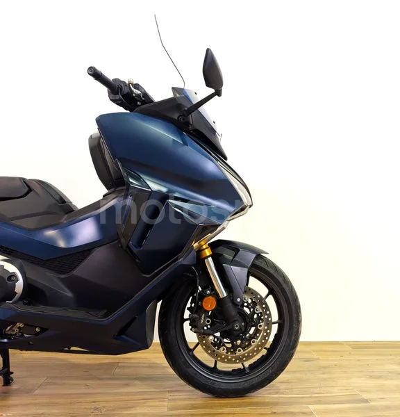 Honda Forza 750 - Vista 4