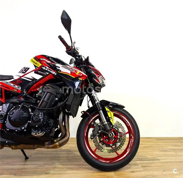Kawasaki Z900 - Vista 4