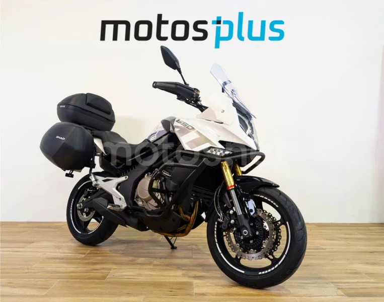 CFMOTO 650MT 4490 € 2022 Barcelona - 1