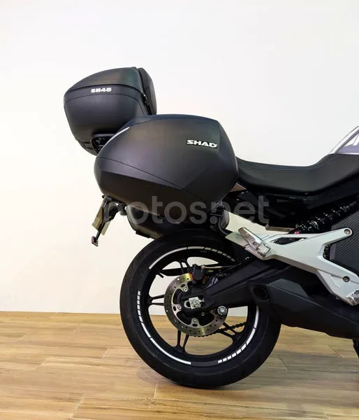 CFMOTO 650MT - Vista 3