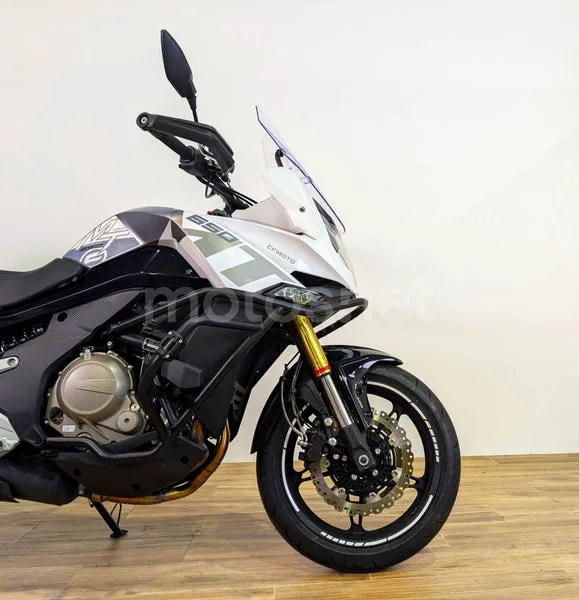 CFMOTO 650MT - Vista 4