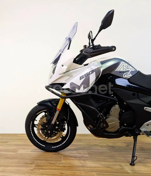 CFMOTO 650MT - Vista 8