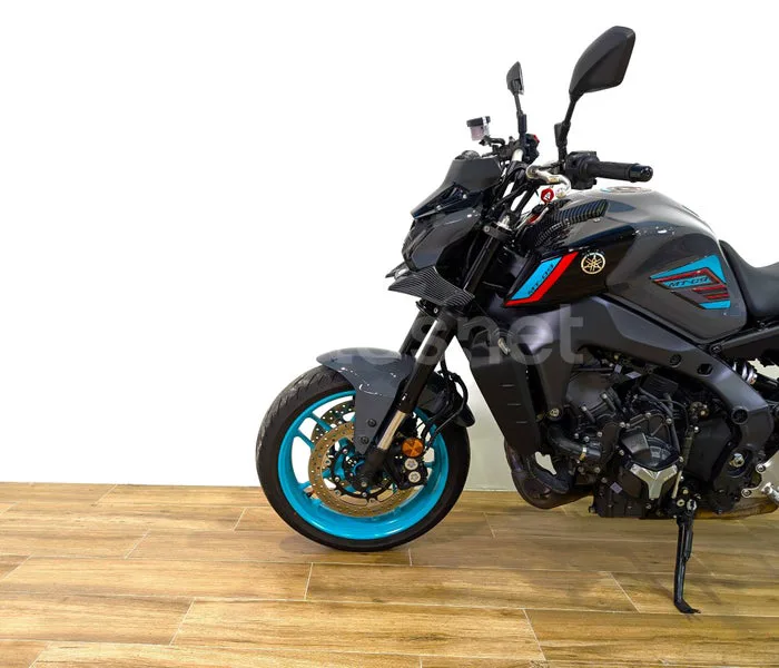 Yamaha MT-09 - Vista 8