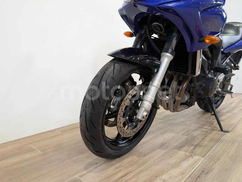 Yamaha FZ6 Fazer - Vista 6