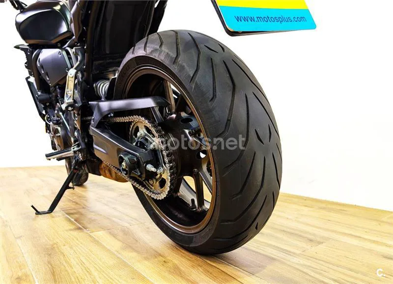 Yamaha XSR700 - Vista 10