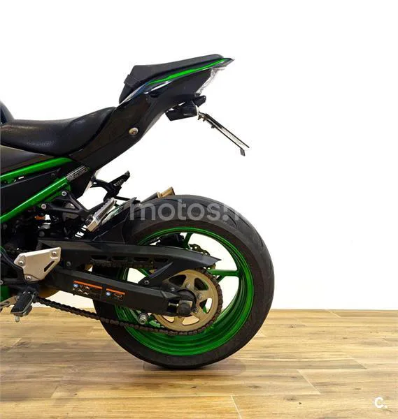 Kawasaki Z900 - Vista 9