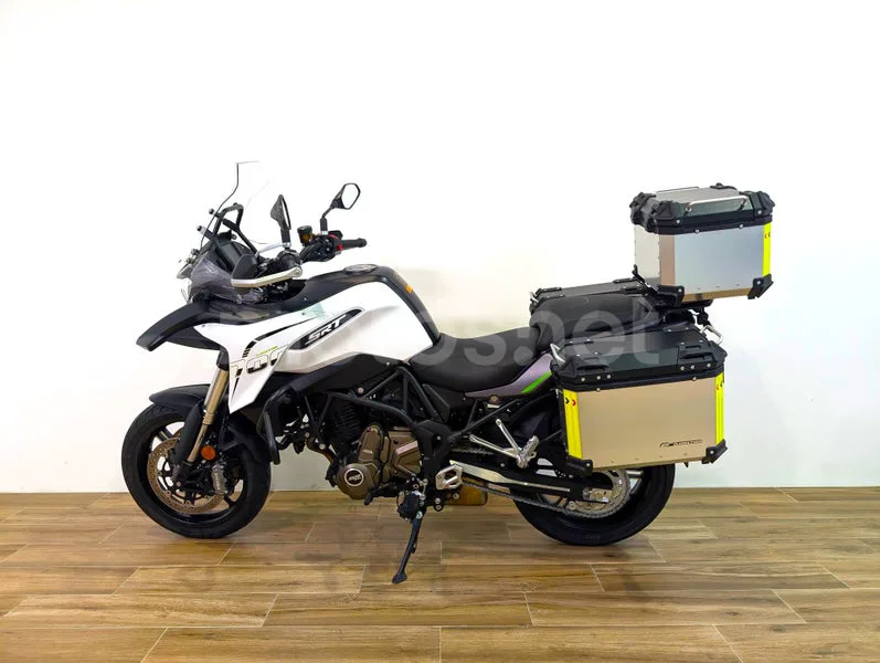 QJ Motor SRT 700 - Vista 5