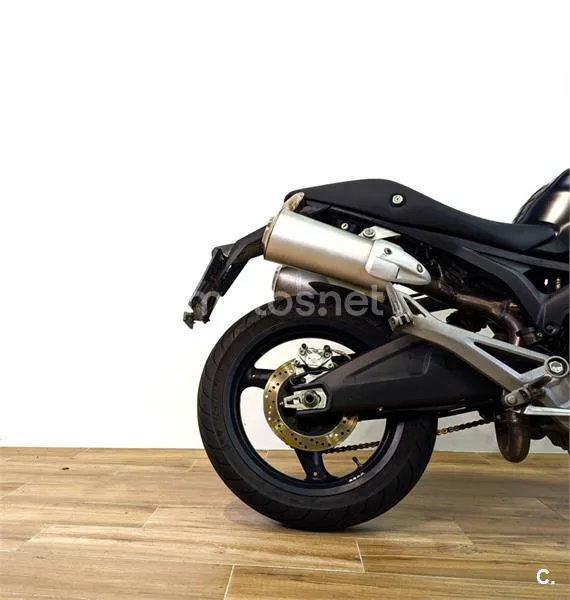 Ducati Monster 696 - Vista 3