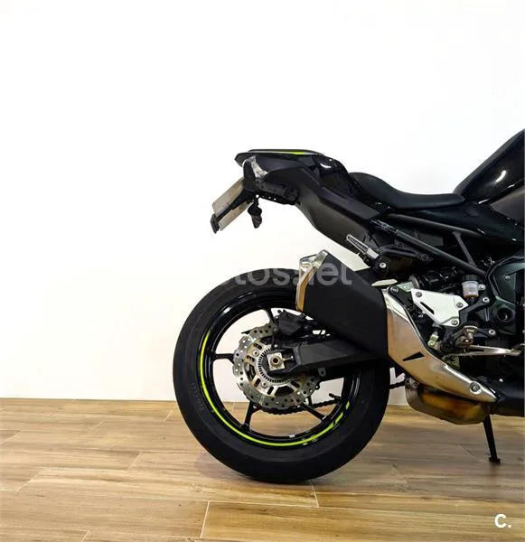 Kawasaki Z900 - Vista 3