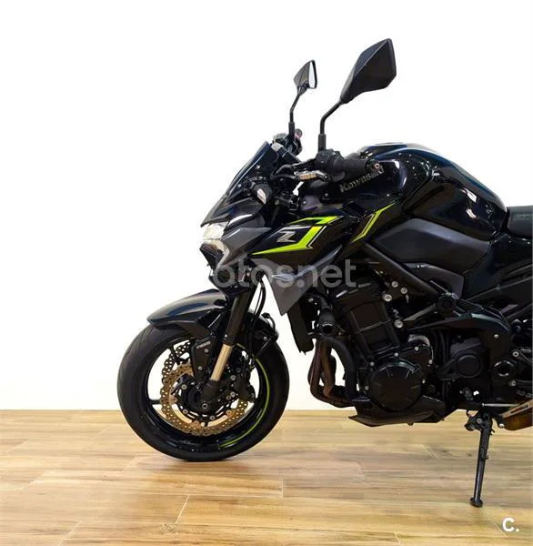 Kawasaki Z900 - Vista 8