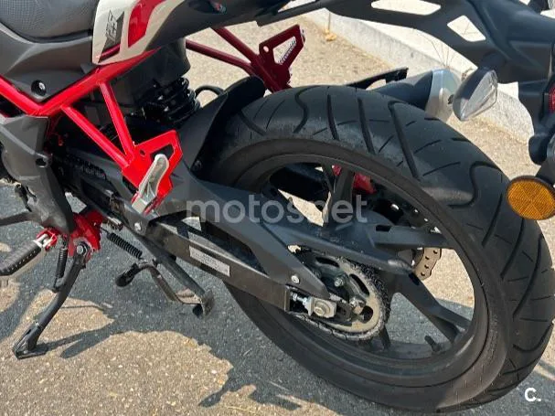 Benelli BN 125 - Vista 12
