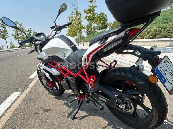 Benelli BN 125 - Vista 3