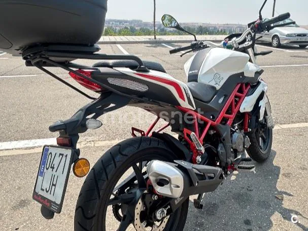 Benelli BN 125 - Vista 5