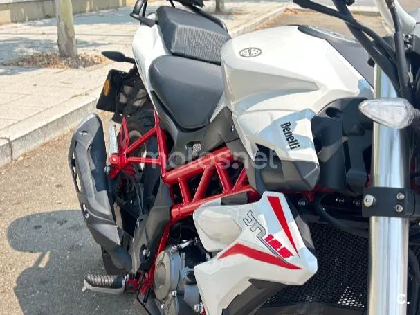 Benelli BN 125 - Vista 7