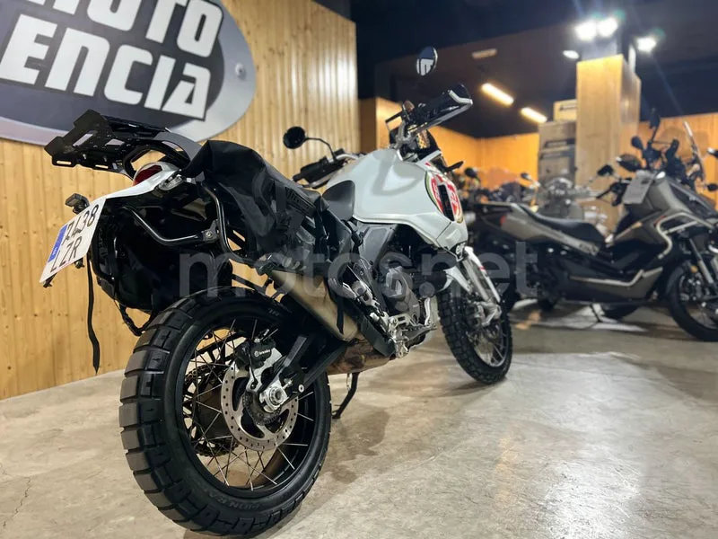 Ducati DesertX - Vista 3