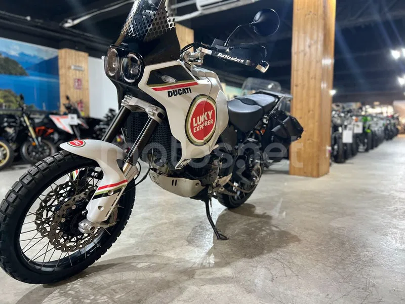 Ducati DesertX - Vista 4