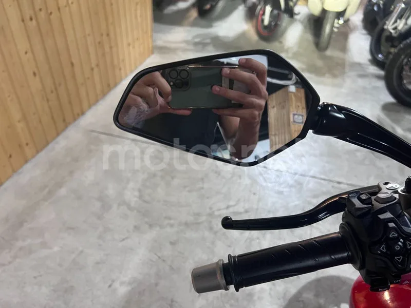 Ducati Streetfighter V2 - Vista 49