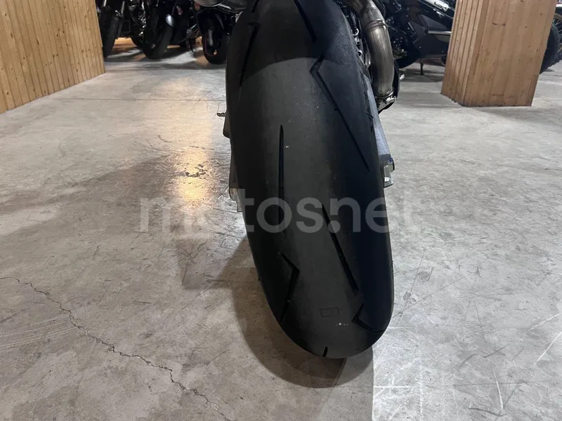 Ducati Streetfighter V2 - Vista 6