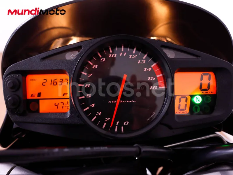 Suzuki GSR600 - Vista 12