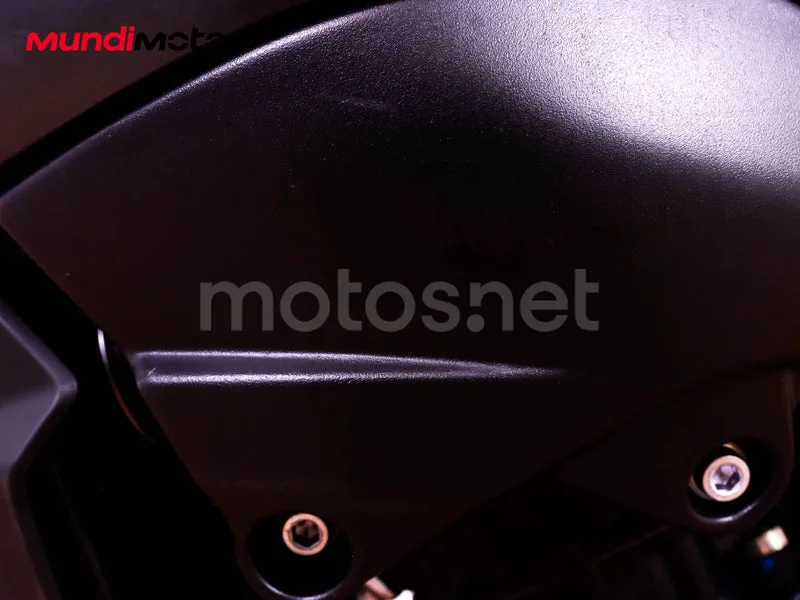Suzuki GSR600 - Vista 15