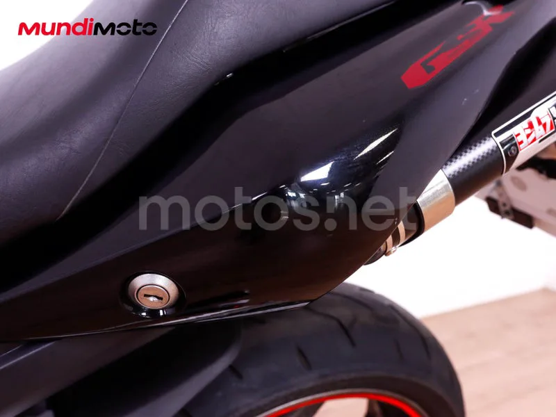 Suzuki GSR600 - Vista 17