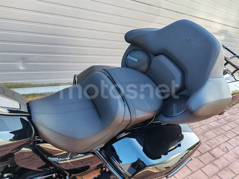 Harley-Davidson Street Glide - Vista 18